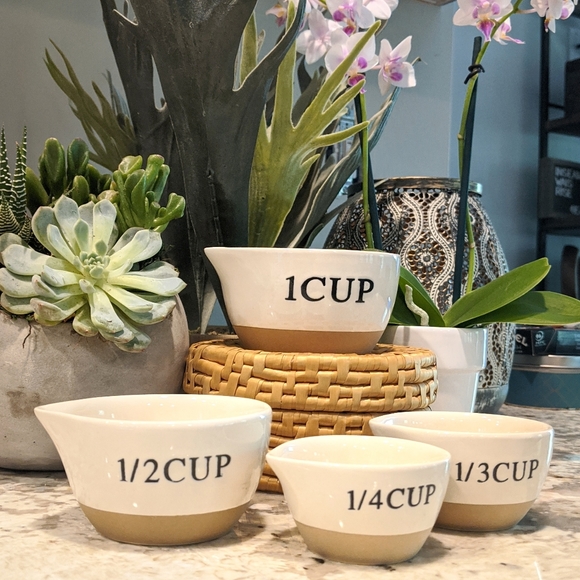Farmhouse Ceramic Nesting Measuring Cups - Picture 2 of 7